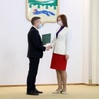 Накануне Нового года вручены государственные, ведомственные и региональные награды жителям области
Накануне Нового года вручены государственные, ведомственные и региональные награды жителям области