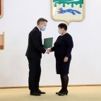 Накануне Нового года вручены государственные, ведомственные и региональные награды жителям области
Накануне Нового года вручены государственные, ведомственные и региональные награды жителям области