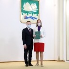 Накануне Нового года вручены государственные, ведомственные и региональные награды жителям области
Накануне Нового года вручены государственные, ведомственные и региональные награды жителям области