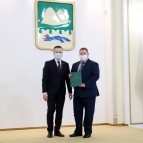 Накануне Нового года вручены государственные, ведомственные и региональные награды жителям области
Накануне Нового года вручены государственные, ведомственные и региональные награды жителям области