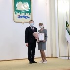 Накануне Нового года вручены государственные, ведомственные и региональные награды жителям области
Накануне Нового года вручены государственные, ведомственные и региональные награды жителям области