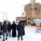 
											На новом Чимеевском храме начали устанавливать купола 									