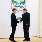 Накануне Нового года вручены государственные, ведомственные и региональные награды жителям области
Накануне Нового года вручены государственные, ведомственные и региональные награды жителям области