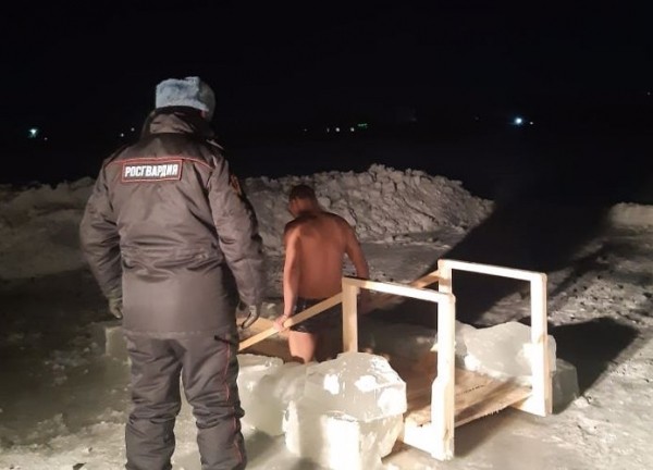 Росгвардия обеспечивает безопасность зауральцев во время православного праздника Крещения Господня Росгвардия обеспечивает безопасность зауральцев во время православного праздника Крещения Господня
