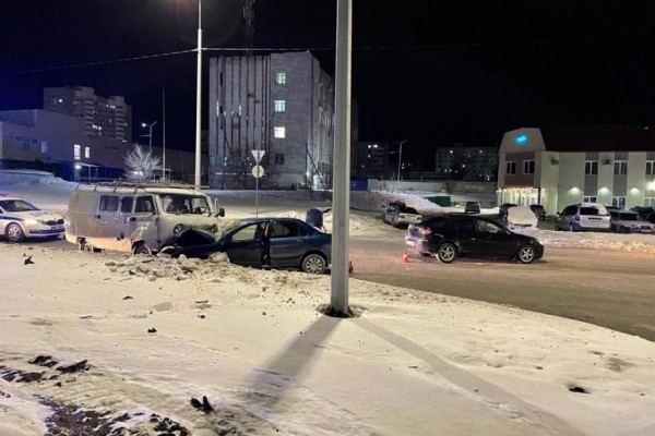 В 4-ом микрорайоне Кургана произошло тройное ДТП В 4-ом микрорайоне Кургана произошло тройное ДТП