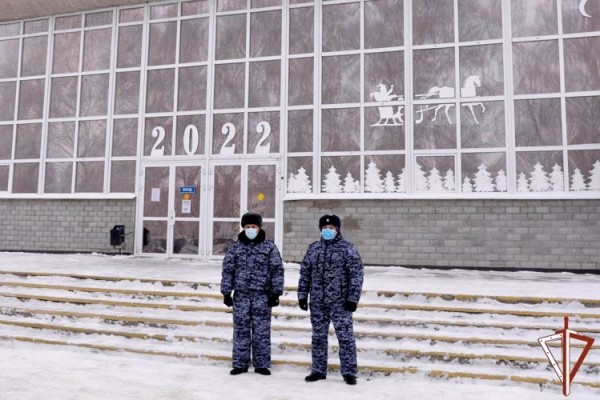 В новогоднюю ночь росгвардейцы обеспечили правопорядок в Зауралье В новогоднюю ночь росгвардейцы обеспечили правопорядок в Зауралье