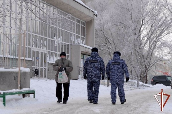 В новогоднюю ночь росгвардейцы обеспечили правопорядок в Зауралье В новогоднюю ночь росгвардейцы обеспечили правопорядок в Зауралье