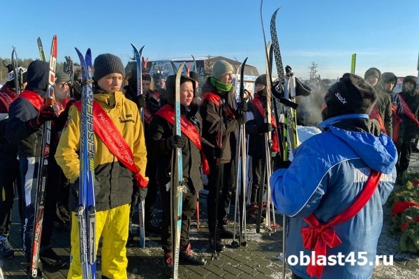 Спорт и патриотизм: курганцы прошли 6 километров в память о воинах-лыжниках