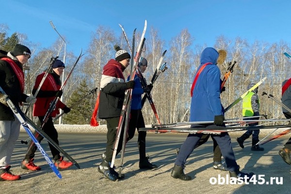Спорт и патриотизм: курганцы прошли 6 километров в память о воинах-лыжниках