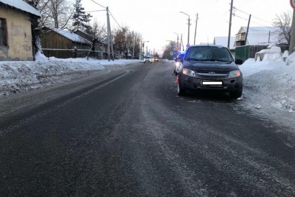 Перебегал дорогу в неразрешённом месте: курганца госпитализировали после аварии