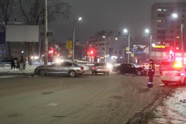 В Кургане в массовом ДТП у &laquo;Детского мира&raquo; пострадали четыре человека