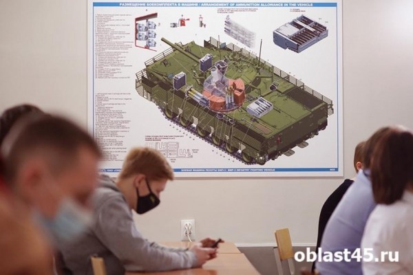 В Курганском госуниверситете открыли аудиторию имени советского конструктора В Курганском госуниверситете открыли аудиторию имени советского конструктора