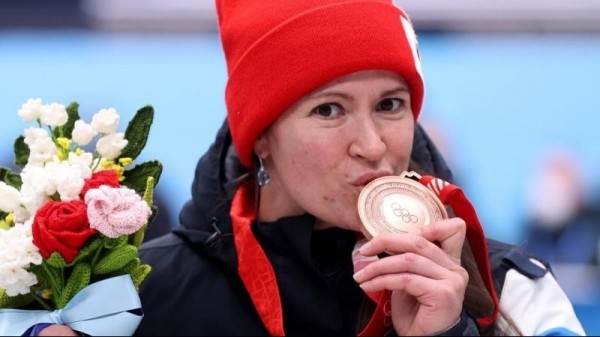 Олимпийские знаки отличия Олимпийские знаки отличия