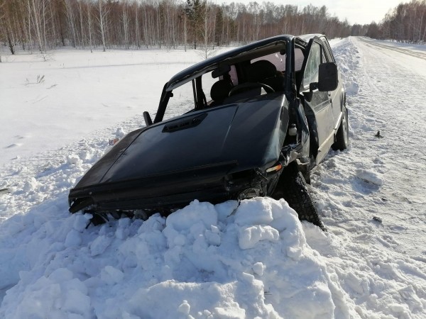 В Кургане столкнулись 4 автомобиля. Пострадали 3 человека В Кургане столкнулись 4 автомобиля. Пострадали 3 человека