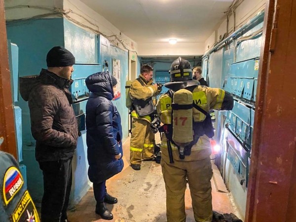 Из курганской многоэтажки во время пожара эвакуировали людей