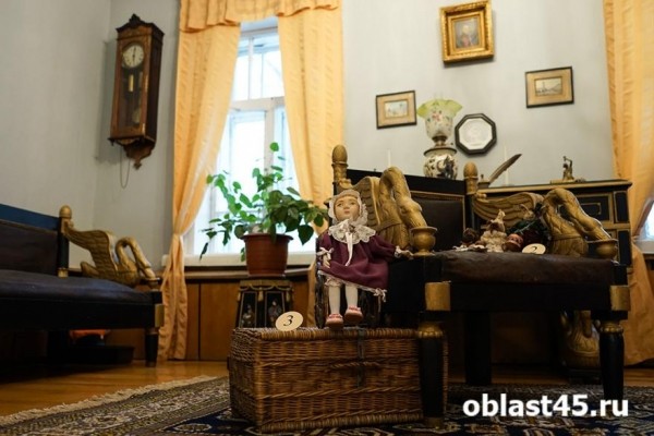 В курганском Доме-музее декабристов после ремонта поселились куклы 