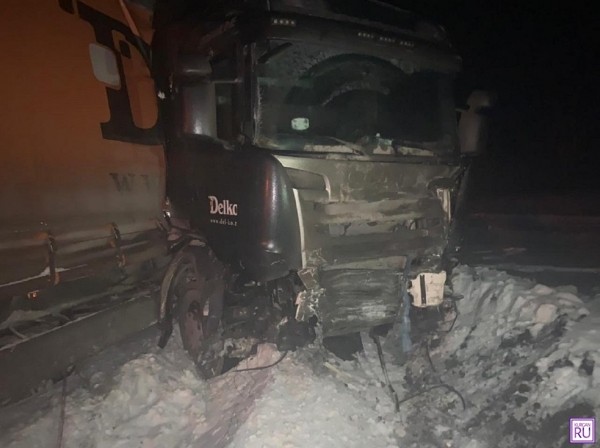 На трассе &laquo;Иртыш&raquo; легковушка врезалась в фуру: два человека погибли