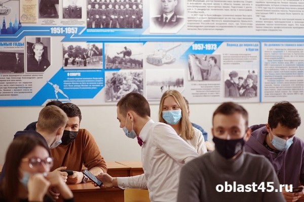 В Курганском госуниверситете открыли аудиторию имени советского конструктора В Курганском госуниверситете открыли аудиторию имени советского конструктора