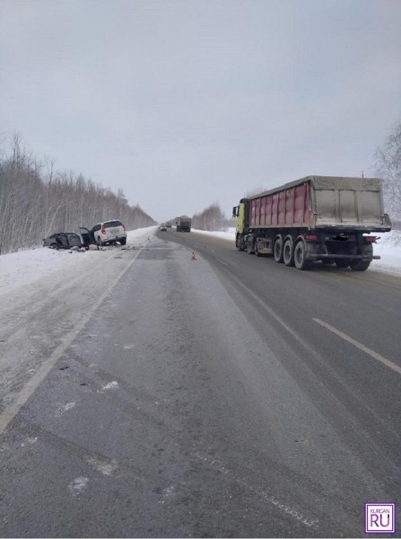 На трассе внедорожник вышел на обгон автопоезда: маневр оказался роковым На трассе внедорожник вышел на обгон автопоезда: маневр оказался роковым