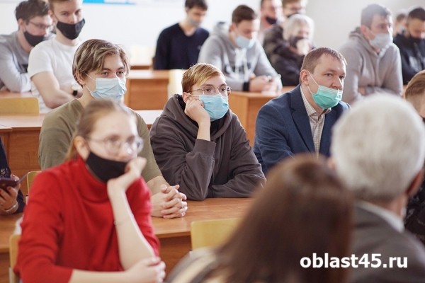 В Курганском госуниверситете открыли аудиторию имени советского конструктора В Курганском госуниверситете открыли аудиторию имени советского конструктора