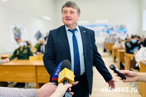 В Курганском госуниверситете открыли аудиторию имени советского конструктора В Курганском госуниверситете открыли аудиторию имени советского конструктора