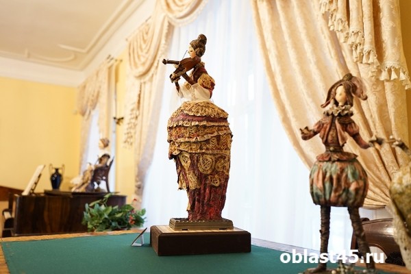 В курганском Доме-музее декабристов после ремонта поселились куклы 