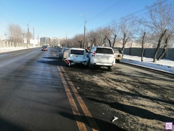В Кургане водитель джипа устроил массовое ДТП, пострадали двое детей и их мама