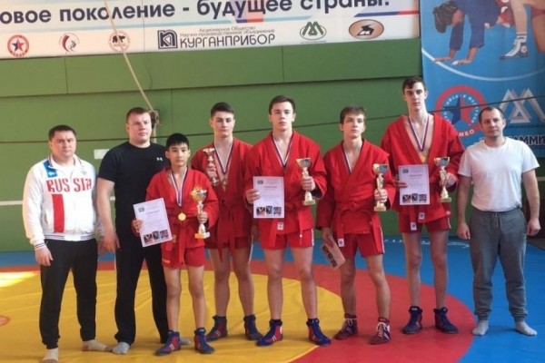 В Кургане самбисты боролись против подростковой преступности