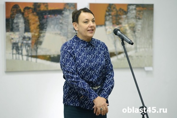 Герман Травников отметил в Кургане на областной выставке работу молодой художницы Герман Травников отметил в Кургане на областной выставке работу молодой художницы