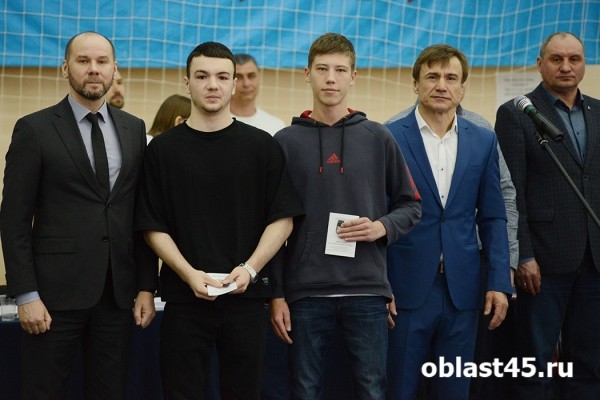 В Кургане 280 самбистов поборются за место в сборной УрФО 