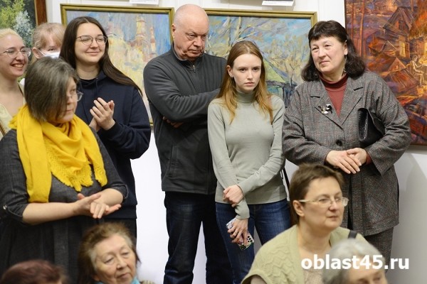 Герман Травников отметил в Кургане на областной выставке работу молодой художницы Герман Травников отметил в Кургане на областной выставке работу молодой художницы