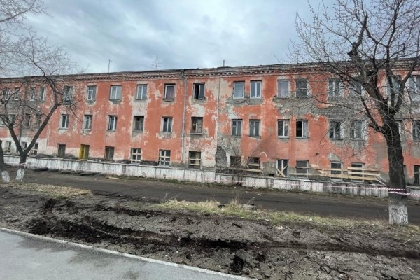 В Кургане из-за аварийного общежития воду отключили в 3 домах