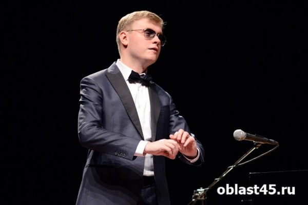 Для &laquo;замечательной публики&raquo; в Кургане вновь сыграл Олег Аккуратов 