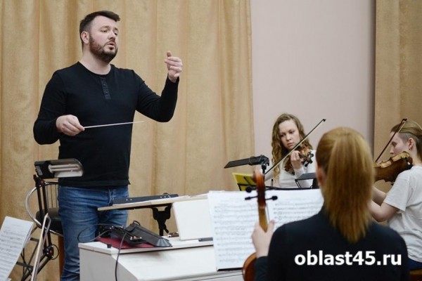 Симфонический оркестр и первая скрипка из Москвы Петр Лундстрем сыграют Бетховена в Кургане Симфонический оркестр и первая скрипка из Москвы Петр Лундстрем сыграют Бетховена в Кургане