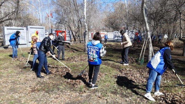 Курганская областная Дума вышла на городской субботник