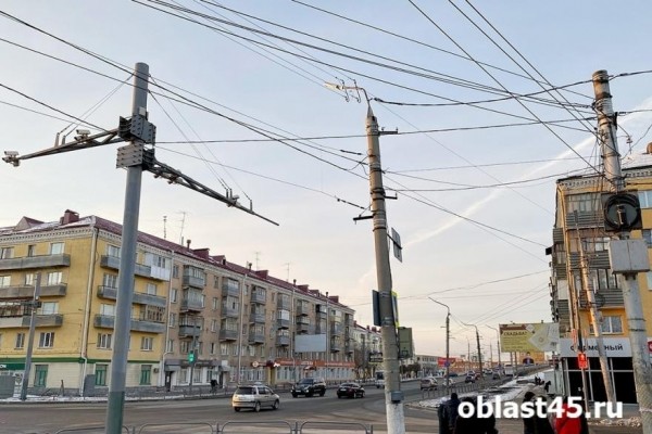 В Кургане продолжаются плановые работы на электросетевом комплексе В Кургане продолжаются плановые работы на электросетевом комплексе