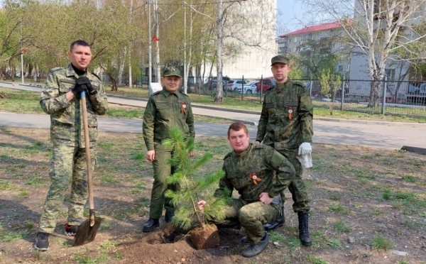 Сотрудники следственного управления СК России по Курганской области приняли участие в патриотической акции «Аллея Памяти» Сотрудники следственного управления СК России по Курганской области приняли участие в патриотической акции «Аллея Памяти»