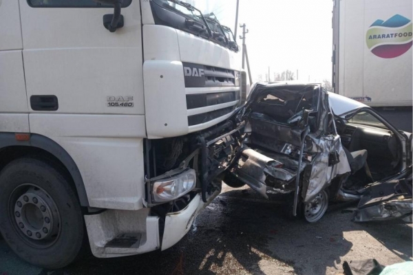 В Курганской области DAF смял легковушку - погибла пенсионерка