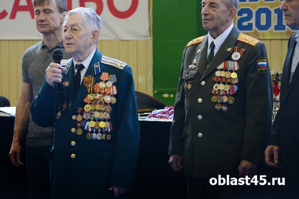 Юные самбисты Кургана сошлись в схватках в честь Дня Победы Юные самбисты Кургана сошлись в схватках в честь Дня Победы