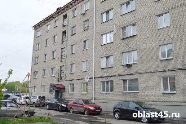 Коммунальный &laquo;апокалипсис&raquo;. Жильцы курганского дома живут в грязи и сырости