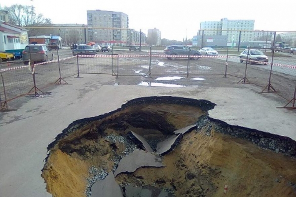 В Кургане появились 10 провалов на канализационных сетях