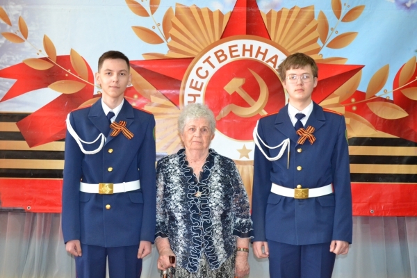 В преддверии наступающего Дня Победы сотрудники следственного управления поздравили пожилых людей с наступающим праздником                                                                          