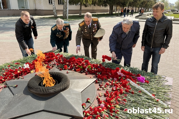 Юные самбисты Кургана сошлись в схватках в честь Дня Победы Юные самбисты Кургана сошлись в схватках в честь Дня Победы