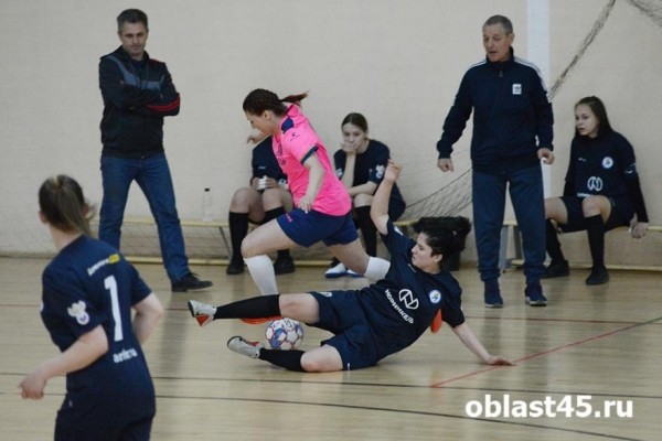 Футболистки «Курганприбора» показали на Открытом кубке «бронзовую» игру Футболистки «Курганприбора» показали на Открытом кубке «бронзовую» игру