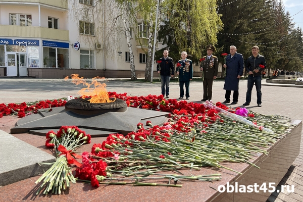 Юные самбисты Кургана сошлись в схватках в честь Дня Победы Юные самбисты Кургана сошлись в схватках в честь Дня Победы