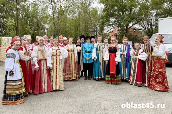 Гадали на рунах и писали кириллицей: в Кургане отметили славянский праздник