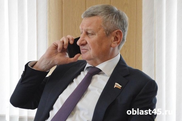 Жители Зауралья рассказали сенатору об отсутствии дров и воды
