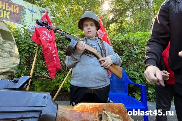 Юные курганцы играли в полицейских на празднике в ЦПКиО