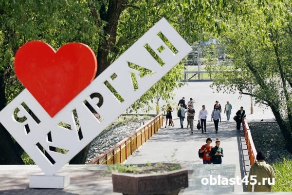 В Кургане из-за фестиваля выпускников запретили ряд стоянок и парковку машин