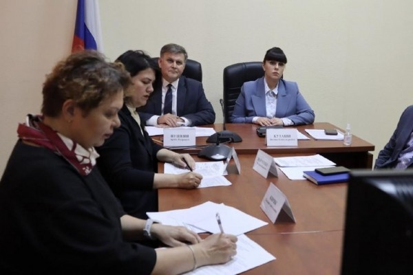 В Кургане полпред, замгубернатора и ректор КГУ обсудили работу общества &laquo;Знание&raquo;